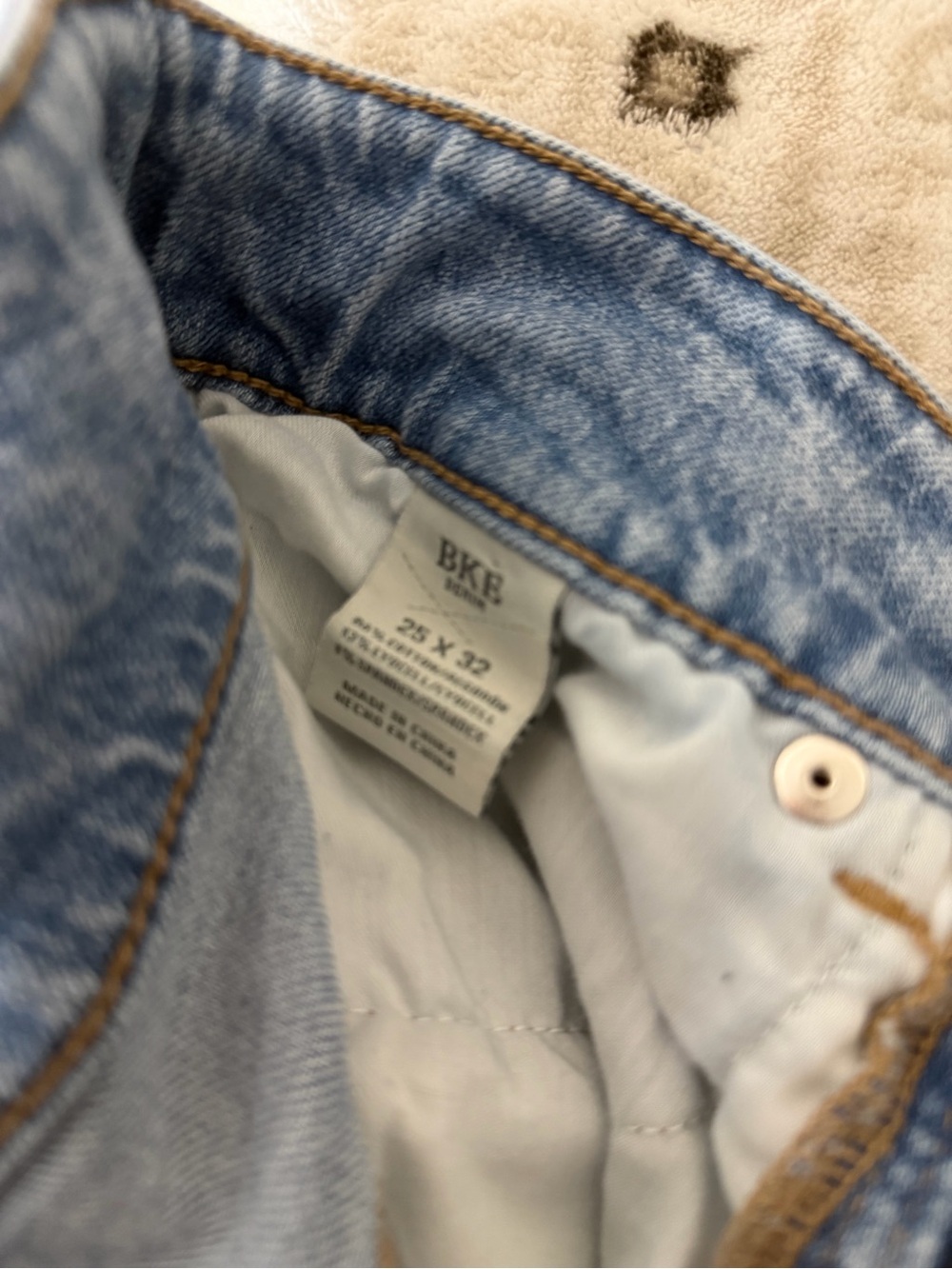 Buckle Light Blue High-Rise Women's Jeans with Leather Patch - Picture 7 of 7